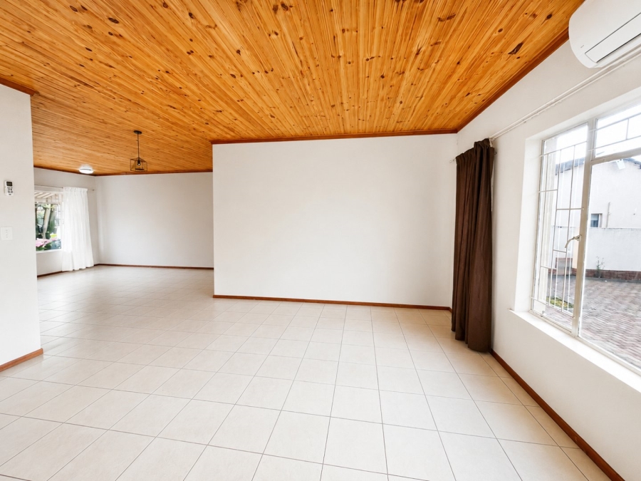 4 Bedroom Property for Sale in Pellissier Free State